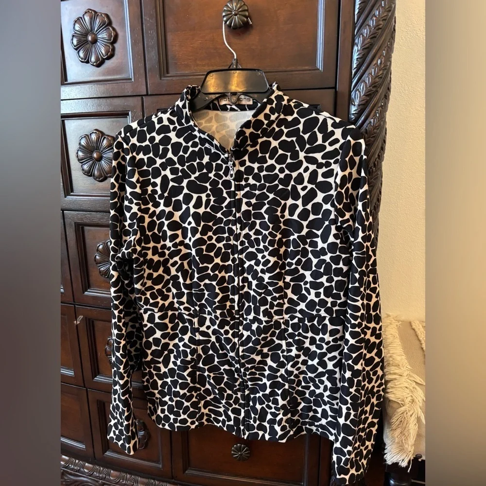 Notations Black and White zip up light jacket. - Picture 1 of 5